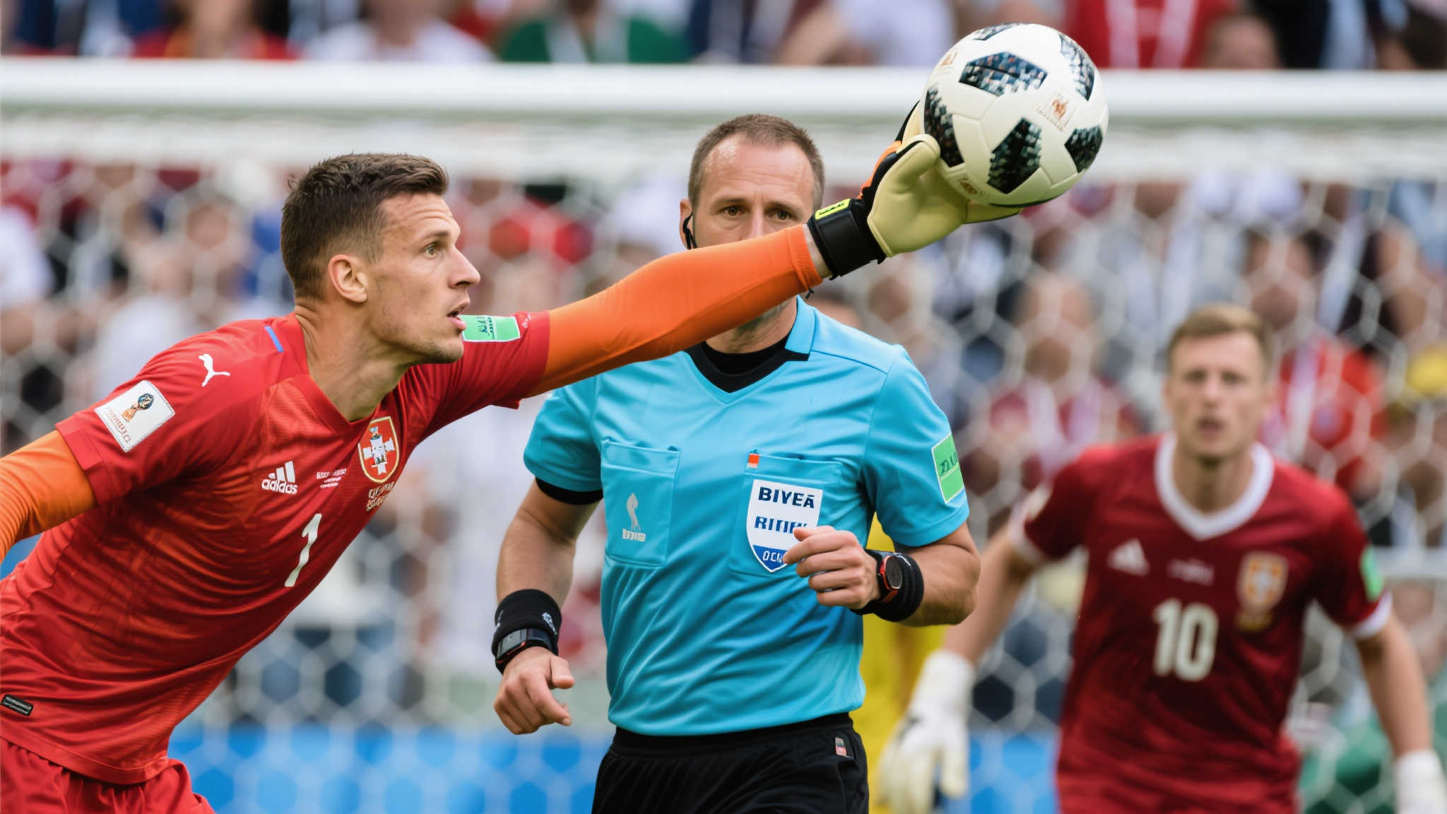 裁判负责人:意杯决赛别克马肘击应获红牌,比塞克手球判罚无误 裁判负责人:意杯决赛别克马肘击应获红牌,比塞克手球判罚无误